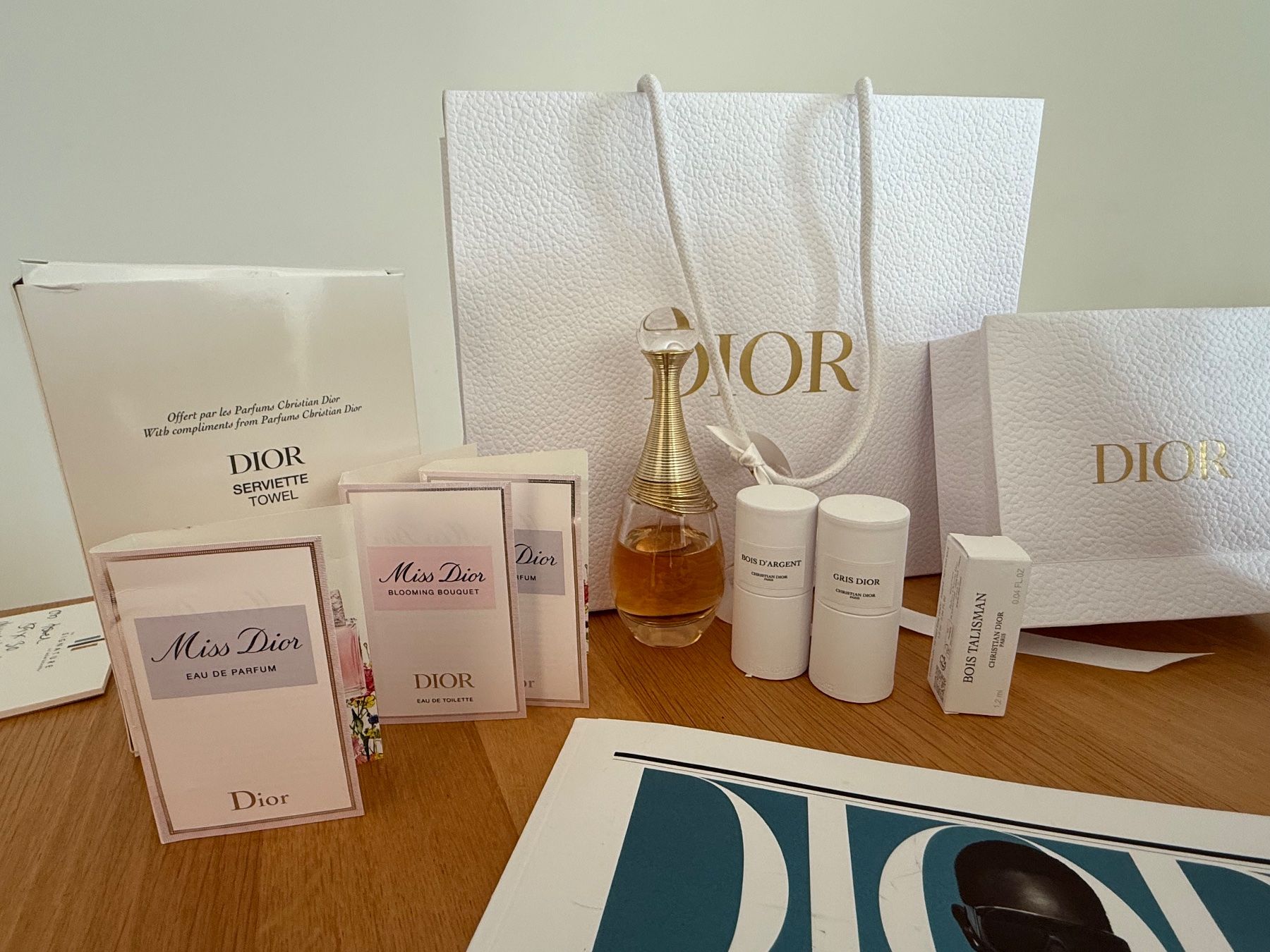 Dior Parfum & Eau de Toilette: Dior Set: Parfum, Beutel, Tuch, Magazine uvm... – Neu (gemäss Beschreibung) aus Basel von Rouge. 6