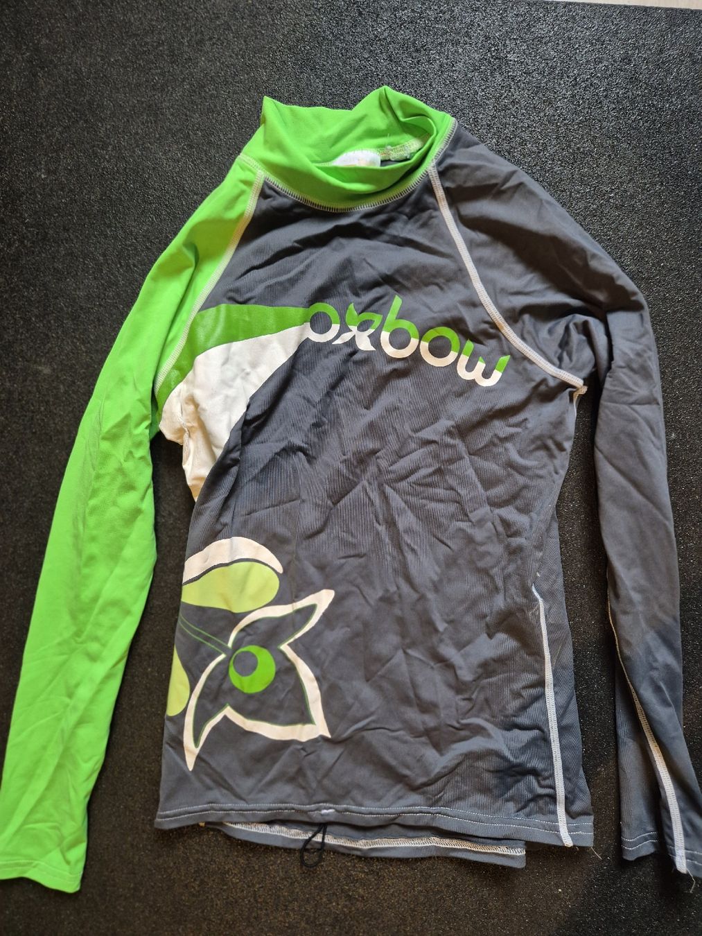 T-Shirts: UV Surf Langarmshirt Grösse M – Gebraucht aus Chur von olipue 1