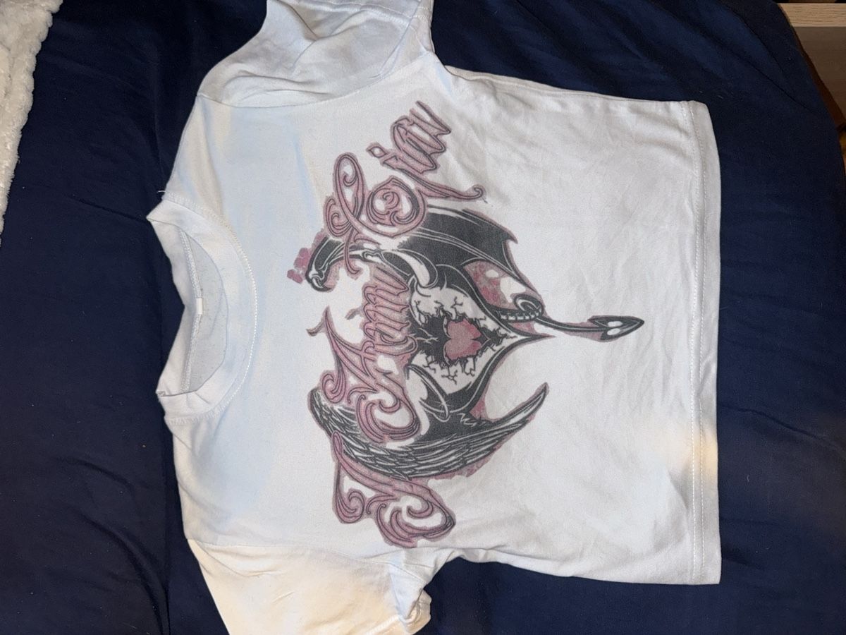 T-shirt: White Graphic Tee Y2K – Usato da Zofingen venduto da cva_w7vn