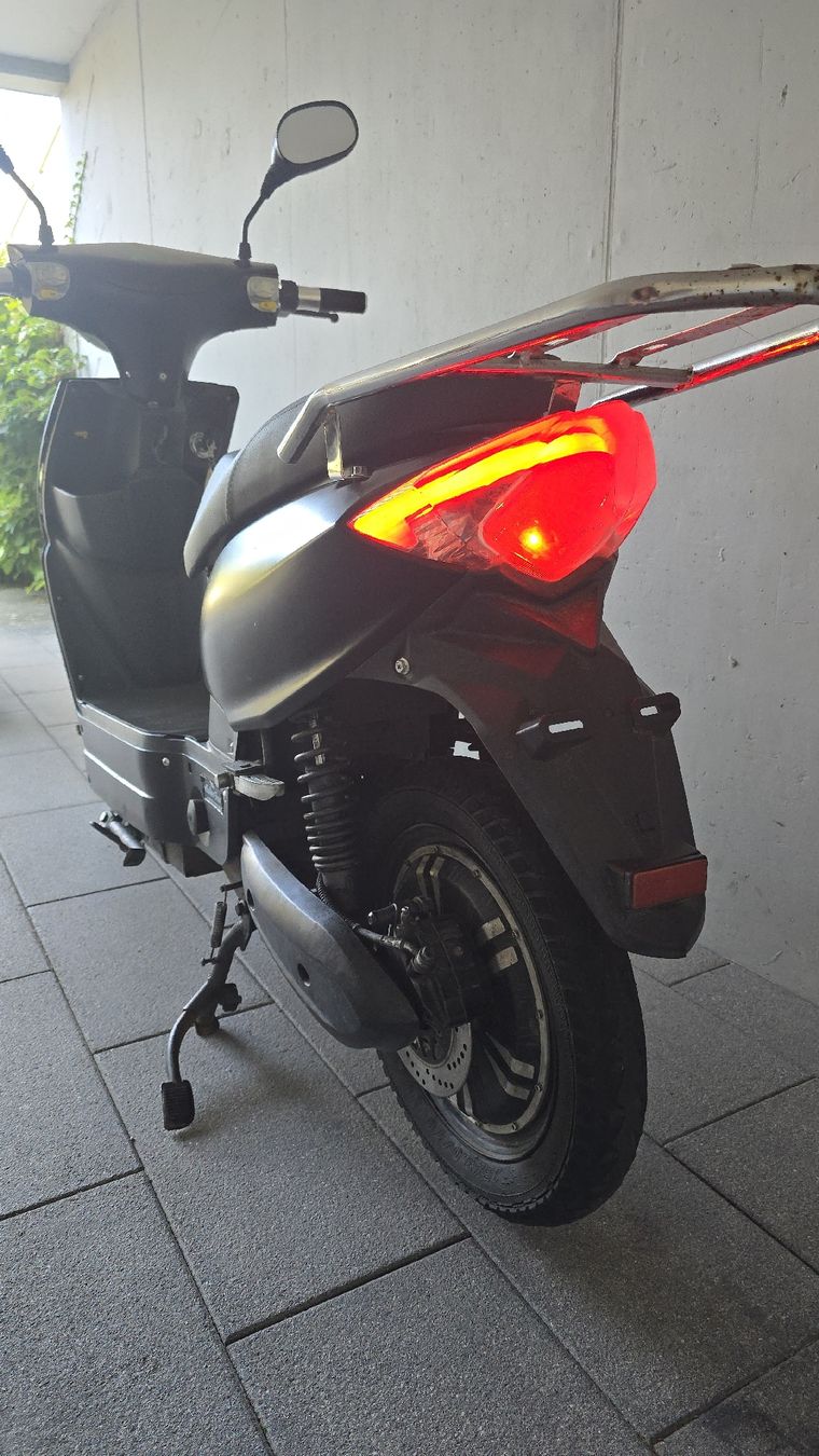 Scooter: E-Roller 25kmh Roller 25/kmh E Roller – Difettoso da Egg b. Zürich venduto da psy_tj5h 4