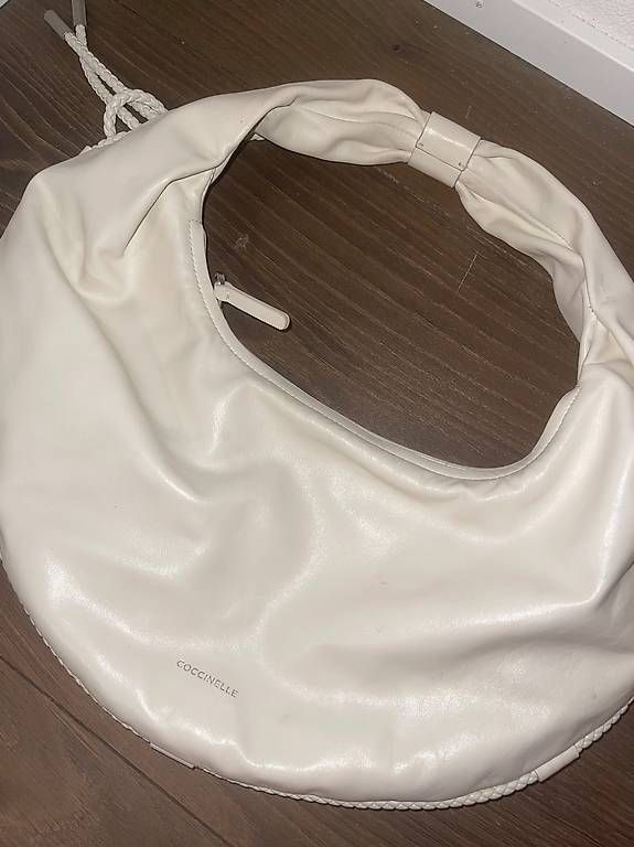Taschen für Damen: Coccinelle Roundbag weiss  – Gebraucht aus Binz von Liv.doswald 2