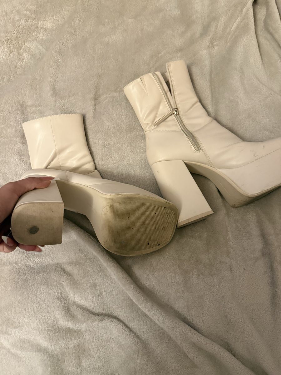 Bottes de soin: Bershka boots – D'occasion à Suhr par iam.deestiny 1