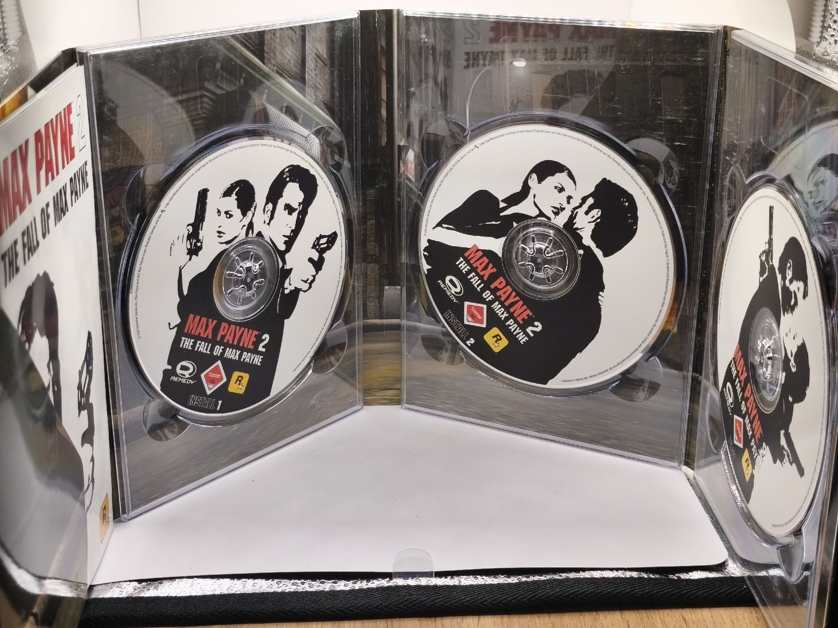 Jeux: box PC Max Payne 2 The Fall of Max Payne 3D – D'occasion à Conthey par Th3gr4yf0x 3