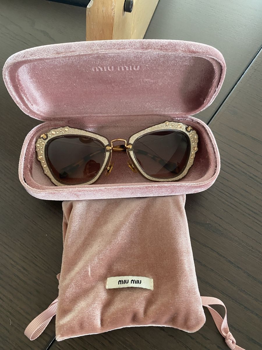 Miu Miu Brillen & Gläser: MiuMiu Sonnenbrille – Gebraucht aus Niederhasli von Sues89