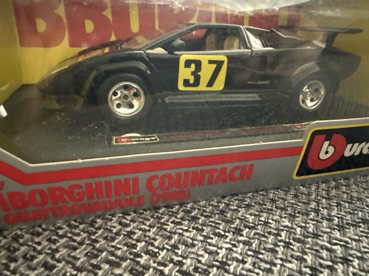 Bburago Modellini d'auto: Burago 1:24 Lambo Countach Ladenneu ab 9.- – Nuovo (secondo la descrizione) da Sennwald venduto da HARO-Import