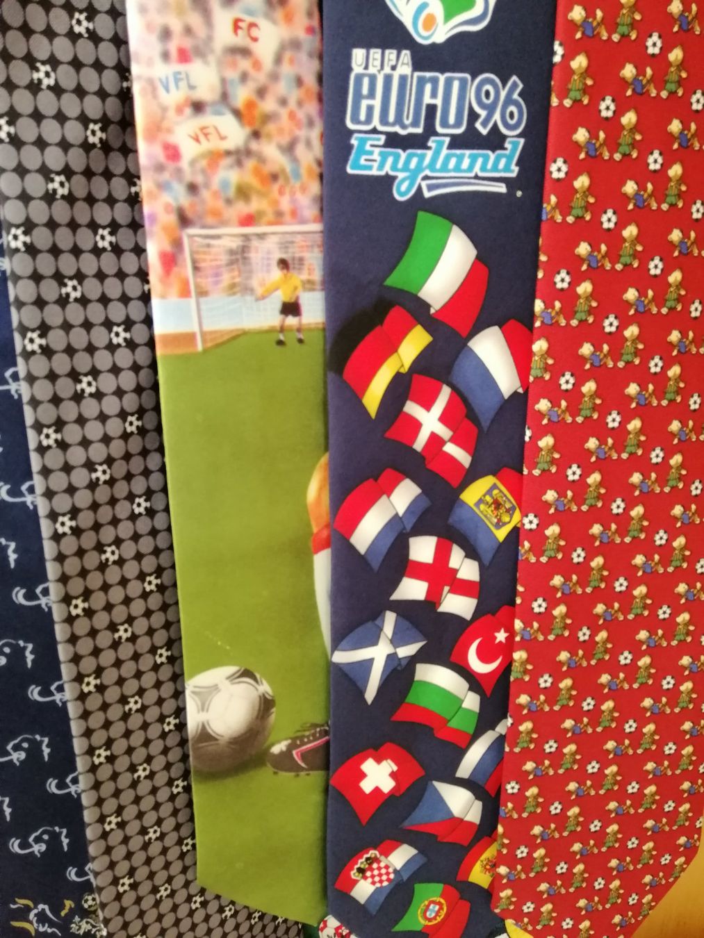 Cravatte: Krawatten Fussball 10 Stück – Nuovo (secondo la descrizione) da Villmergen venduto da MONCHHICHI 2