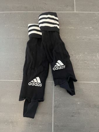 Adidas Stutzen Schwarz - Ideal für den Winter, Gr. 43-46
