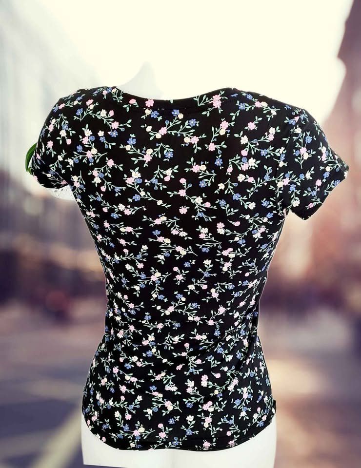 C&A T-Shirts: Bio T-Shirt mit Blumenmuster, Grösse 38 NEU – Neu und originalverpackt aus Aarburg von Hystoria 1