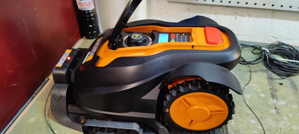 Worx Landroid WG754E mit Ladestation und 2 Ladegeräten Kaufen auf Ricardo