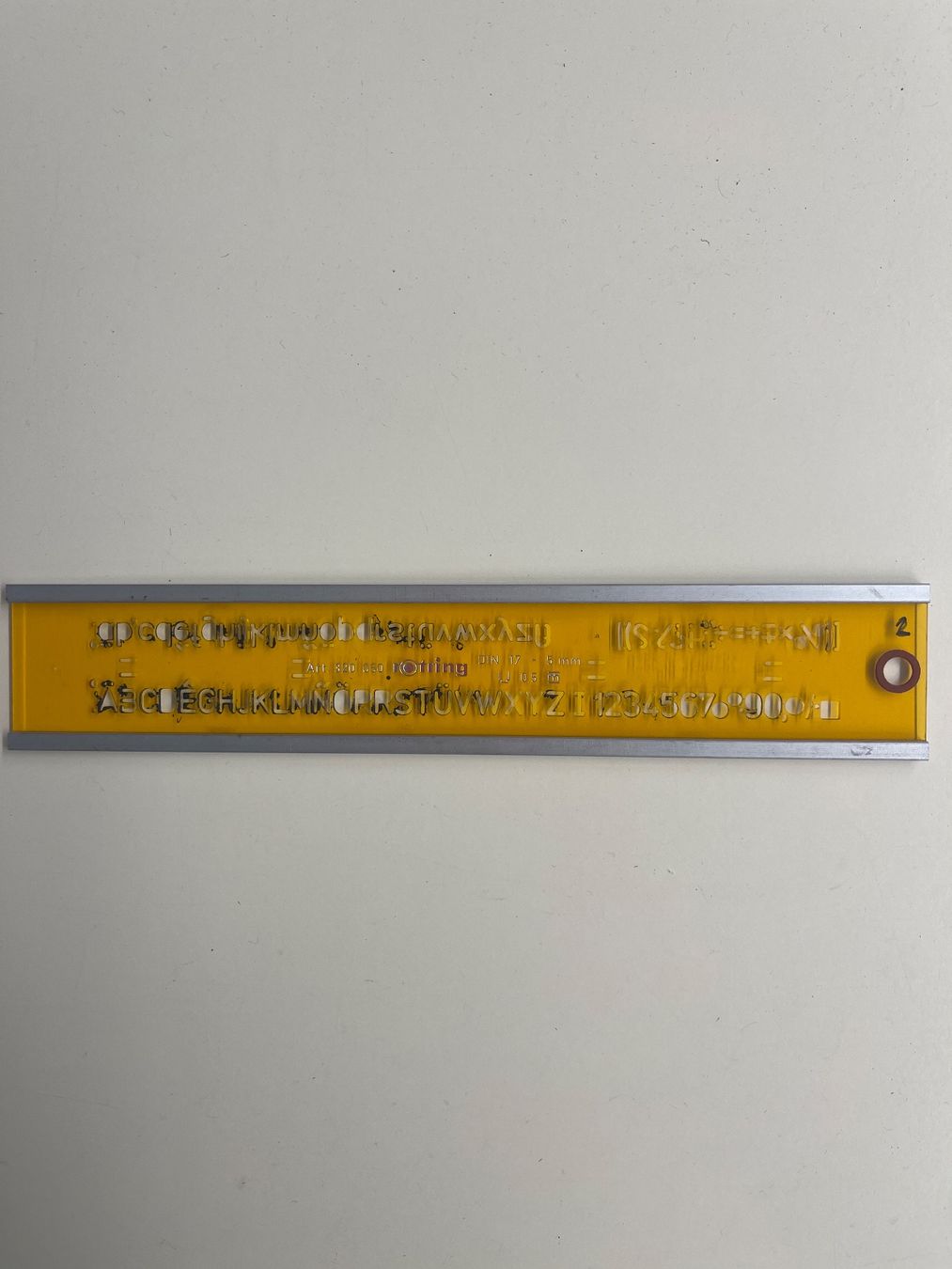 Rotring Sciablone: Rothring Schreibschablone Höhe 5 mm, Nr. 2 – Usato da Matzingen venduto da carola71