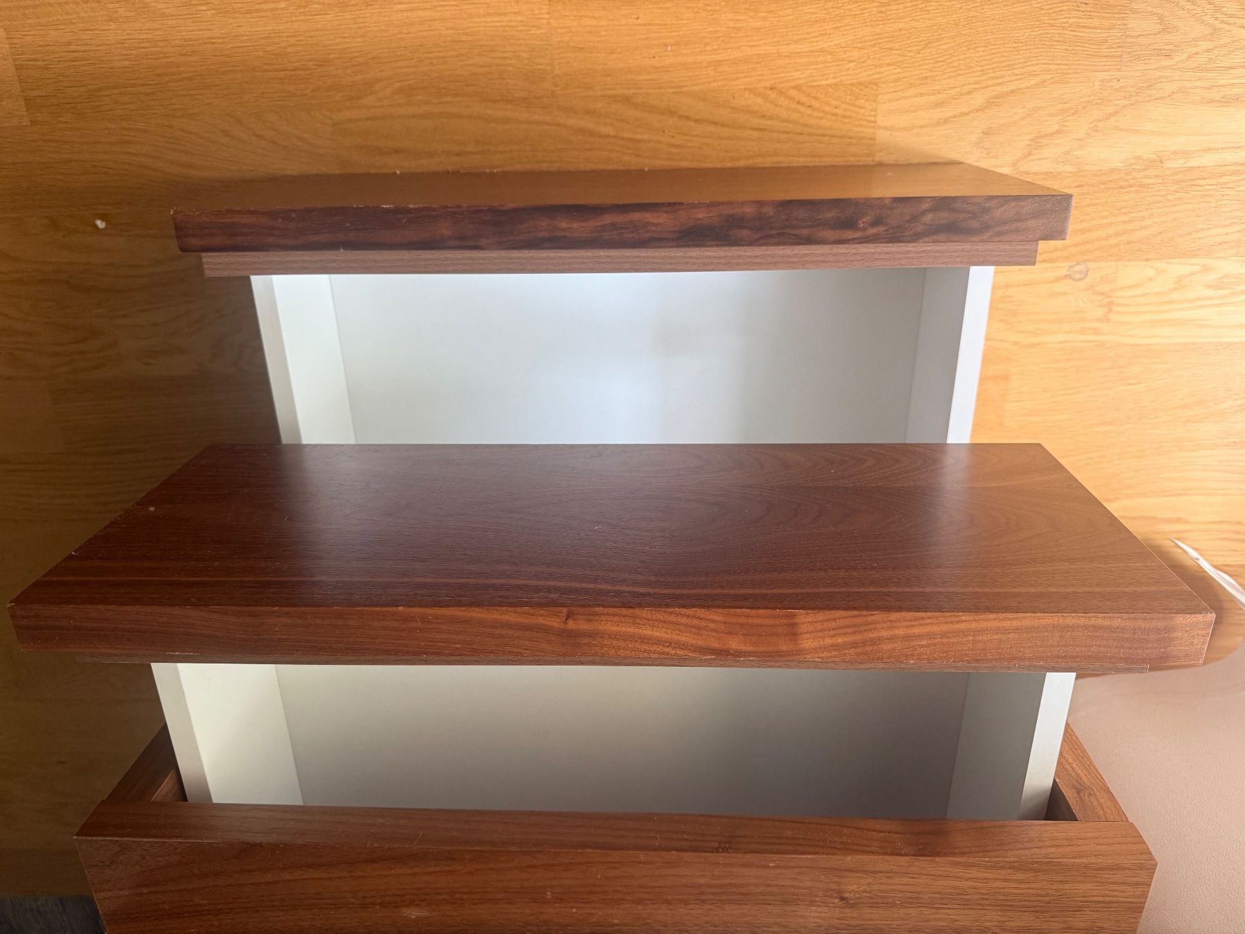 Pfister Tables de nuit: Nachtisch aus Holz – D'occasion à Niederscherli par ton_q2jl 2