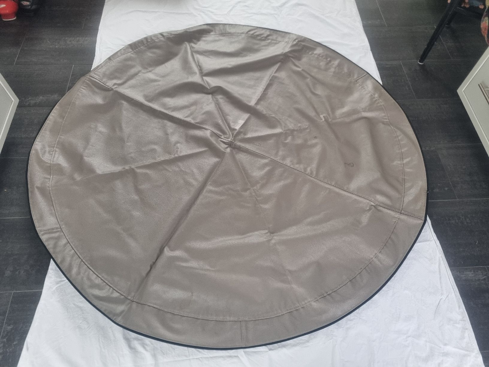 Whirlpool: MSpa Whirlpool Abdeckung rund Durchmesser 180cm – Gebraucht aus Wünnewil von Utan8