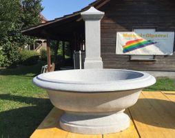 Brunnen mit Brunnenstock zu verkaufen (Ausstellungsstück)