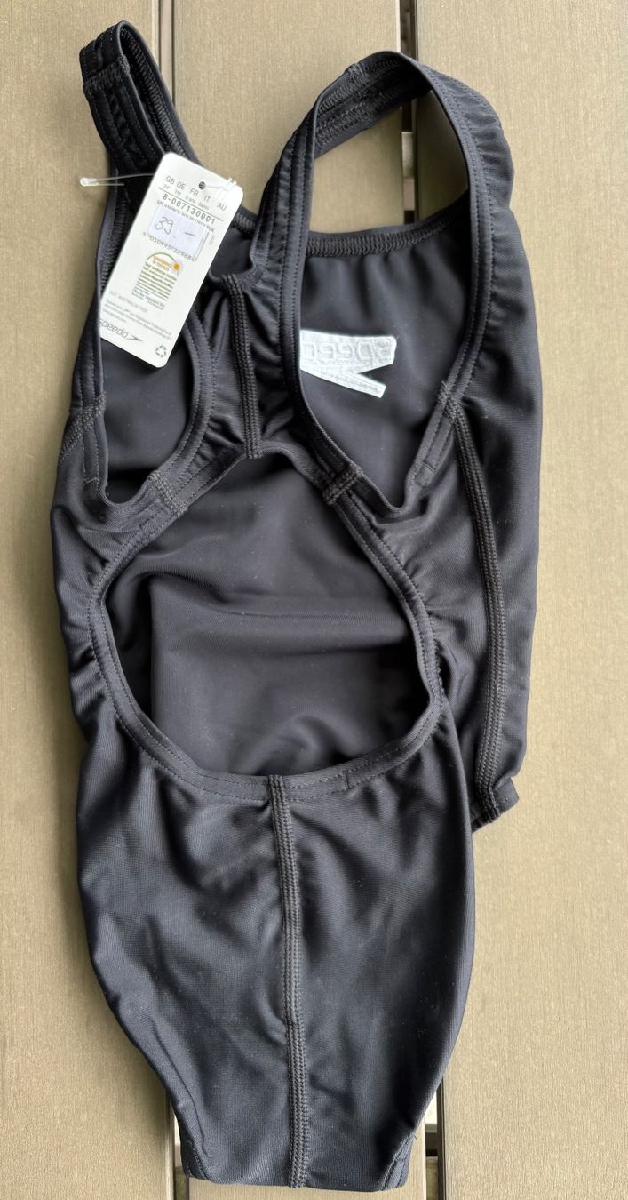 Speedo Costumi da bagno & Bikini: Badekleid Speedo Solid Splashback, Gr. 116, schwarz mit Logo – Nuovo e nell'imballaggio originale da Ebnat-Kappel venduto da Molton 1
