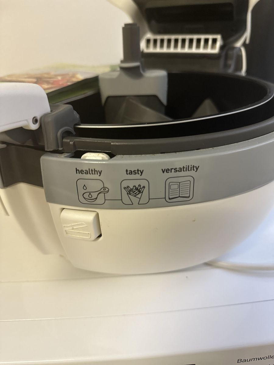 Tefal Küchengeräte: Tefal ActiFry Heissluftfritteuse – Gebraucht aus Pfäffikon ZH von thf_rqs2