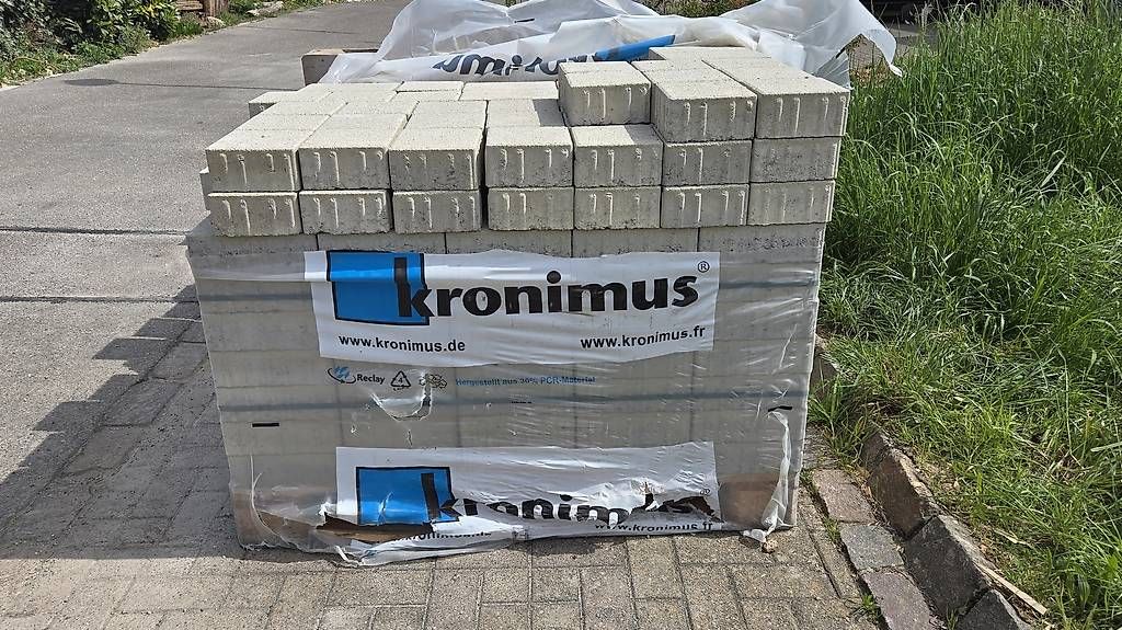 Pietre & tegole: NEUE Kronimus K4 Pflastersteine – Nuovo e nell'imballaggio originale da Eiken venduto da hansjosefstalder