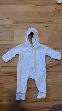 Baby Strampler weiss Kapuze Grösse 62