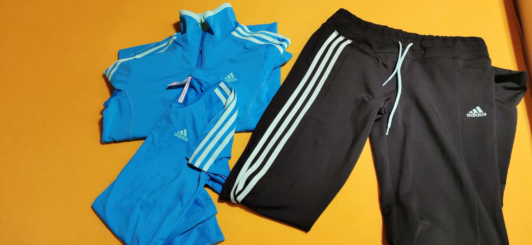 Adidas Lotti di vestiti: Adidas Trainingsanzug Gr. XS 3-teilig – Nuovo (secondo la descrizione) da St. Niklaus VS venduto da Distel60 3