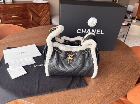 CHANEL 25 Small – Black Lambskin & White Shearling –Full Set