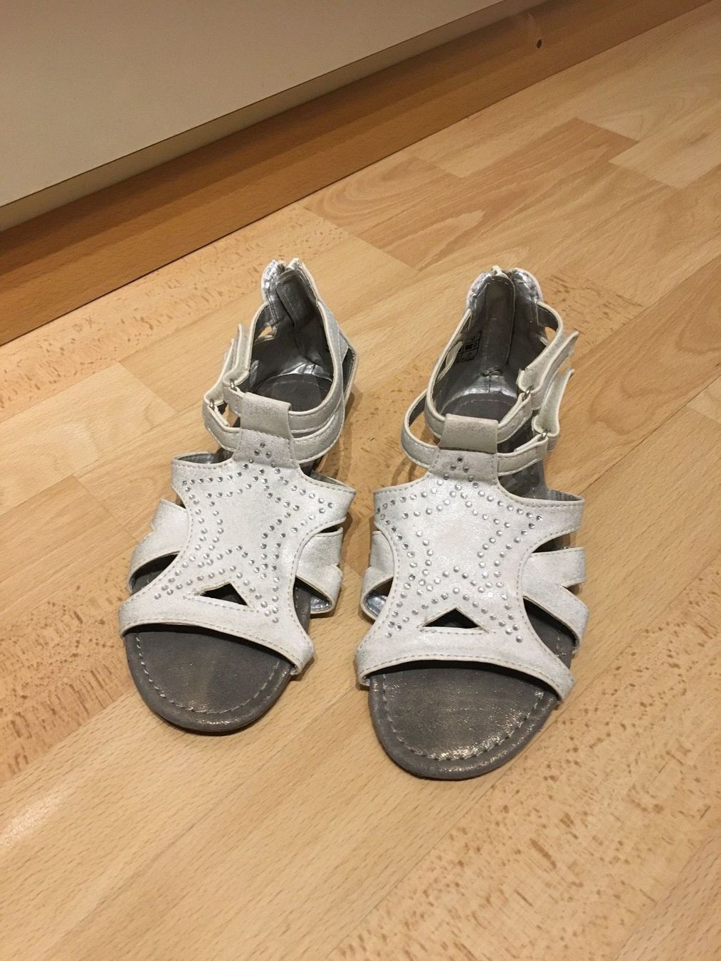 Schuhe für Mädchen: Schöne Sandalen mit Glitzersteinen Gr. 34 – Gebraucht aus Uetendorf von Gar_9pvy