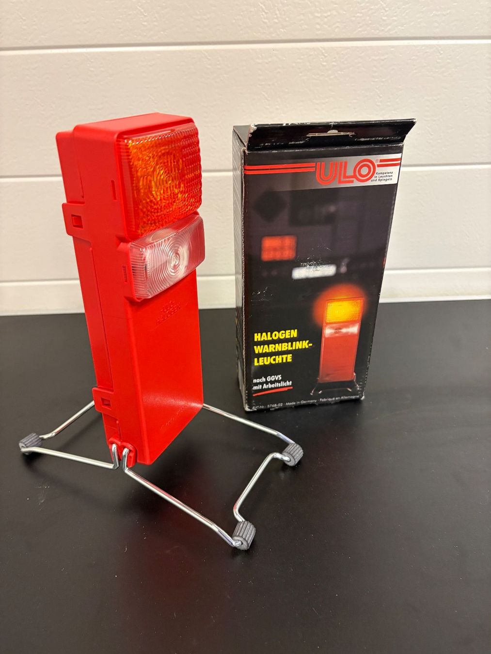Lampen: ULO Halogen Warnblink-Leuchte rot mit Standfuss NEU – Neu (gemäss Beschreibung) aus Wiesendangen von plus-minus 5