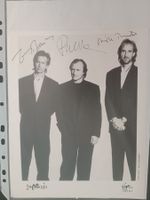 Genesis  - handsignies 20x25 Promofoto