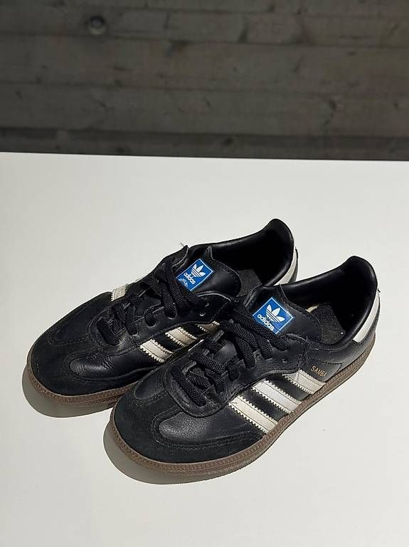 Adidas Scarpe da uomo: Neuwertige Adidas Samba Gr31 – Usato da Starrkirch-wil venduto da cloulou
