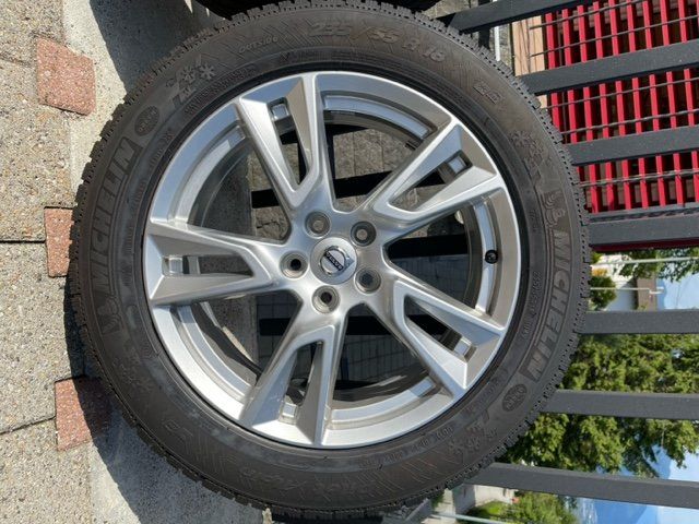Volvo Set di tappi per cerchioni con pinzette, colore grigio, 31664348
