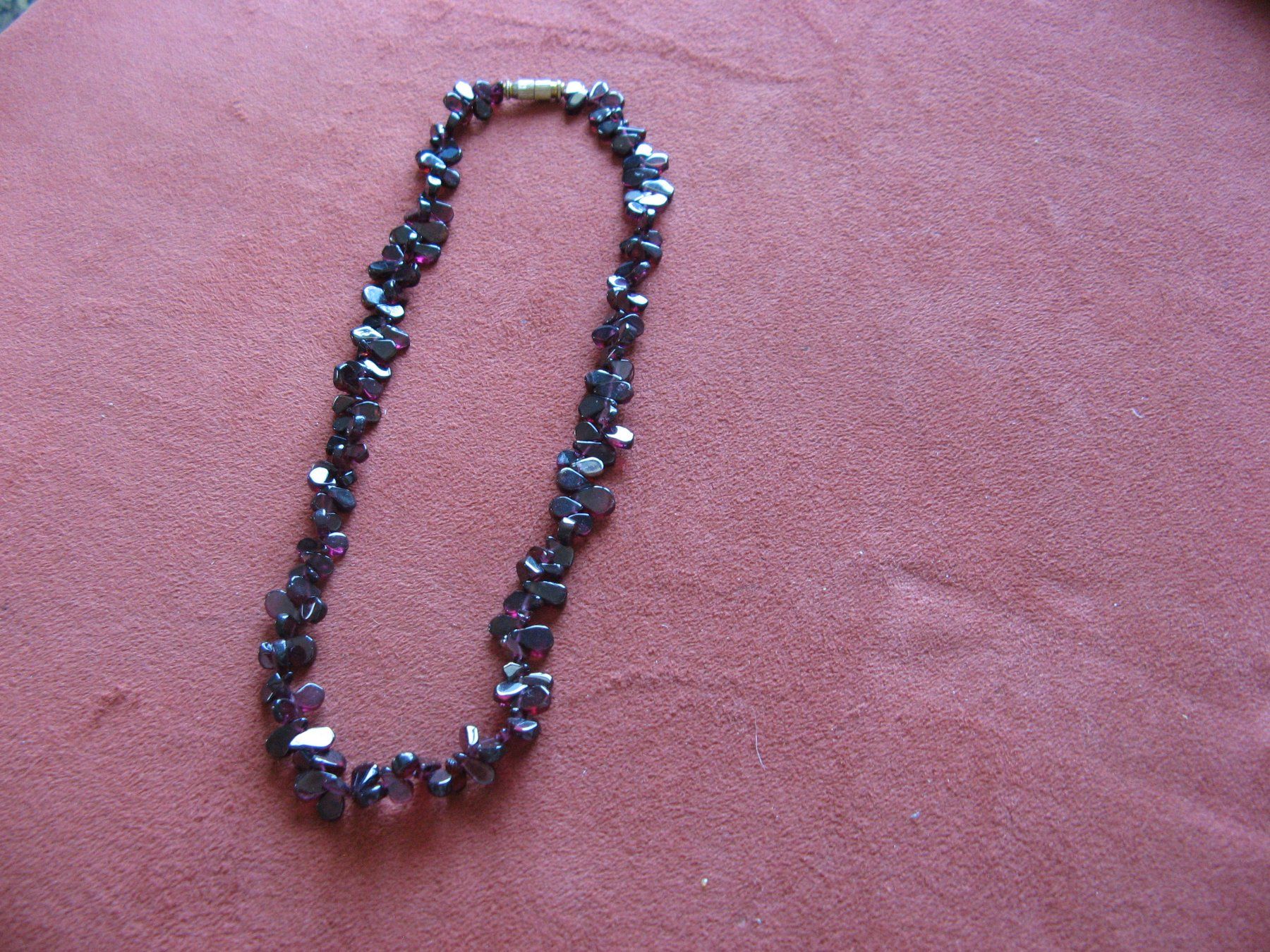 Catenine: Granatkette mit Drehverschluss 42 cm – Nuovo (secondo la descrizione) da Zürich venduto da apil