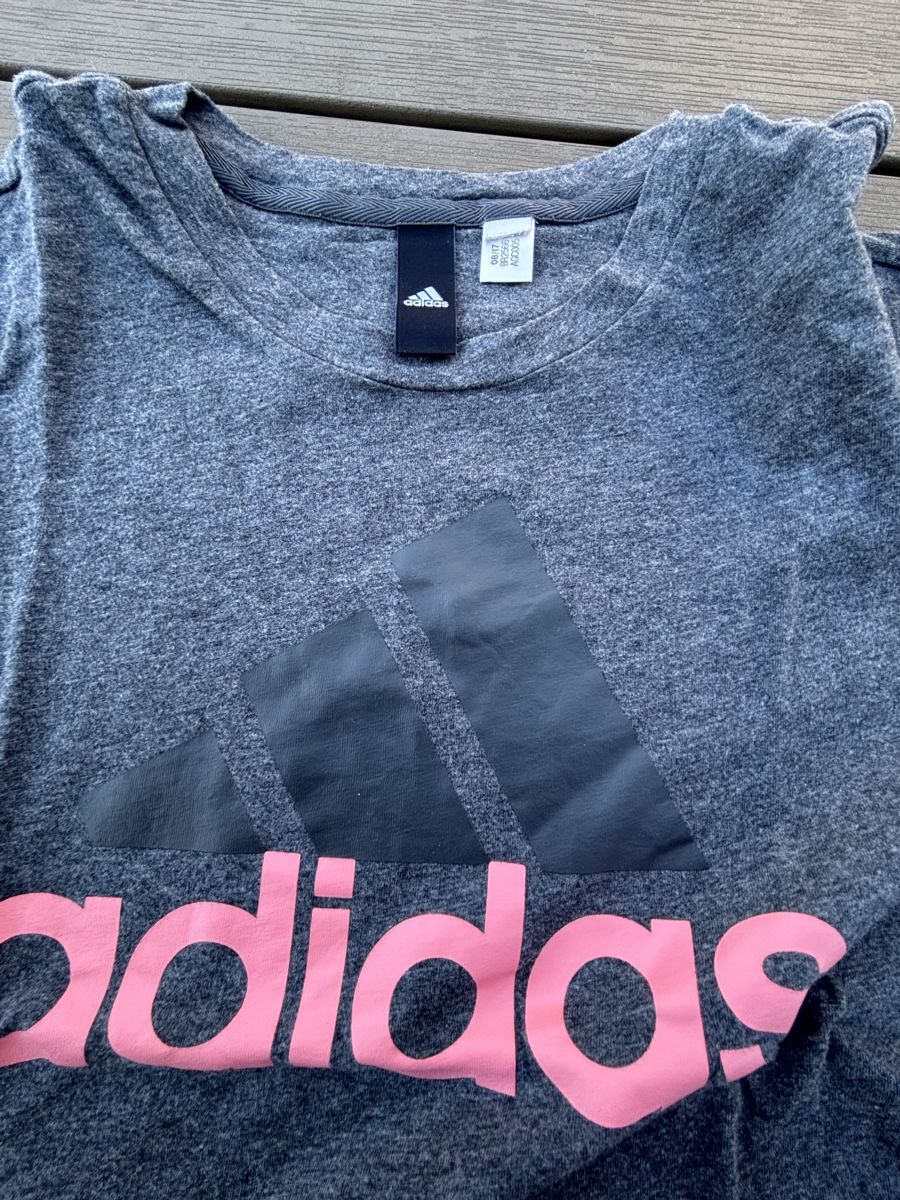 Adidas T-shirts: Adidas Tshirt M – D'occasion à Kesswil par Branca-01 7