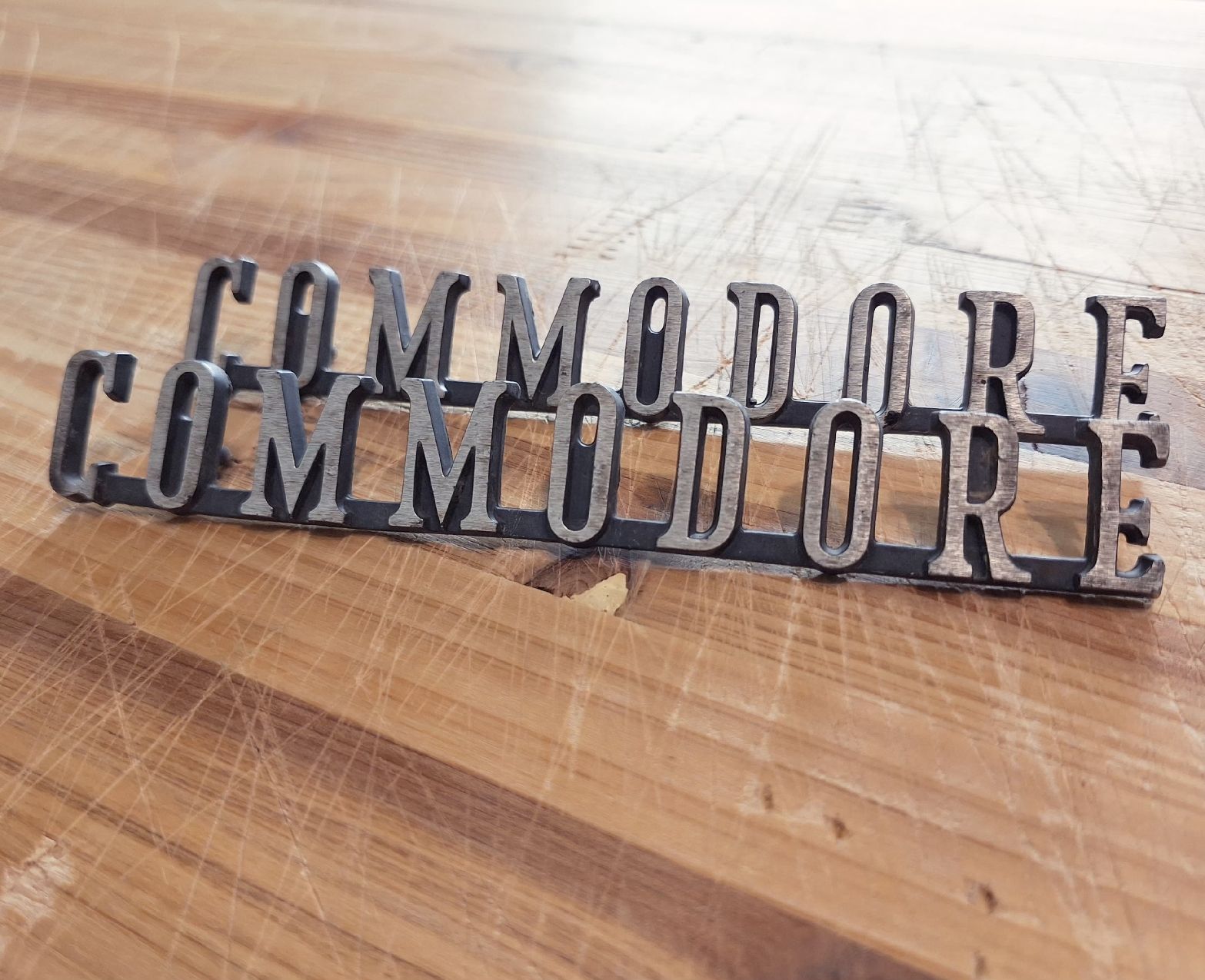 Opel Tutti pezzi di ricambio auto: Opel Commodore Emblem – Usato da Triesen venduto da BLACKSHEEP75 2