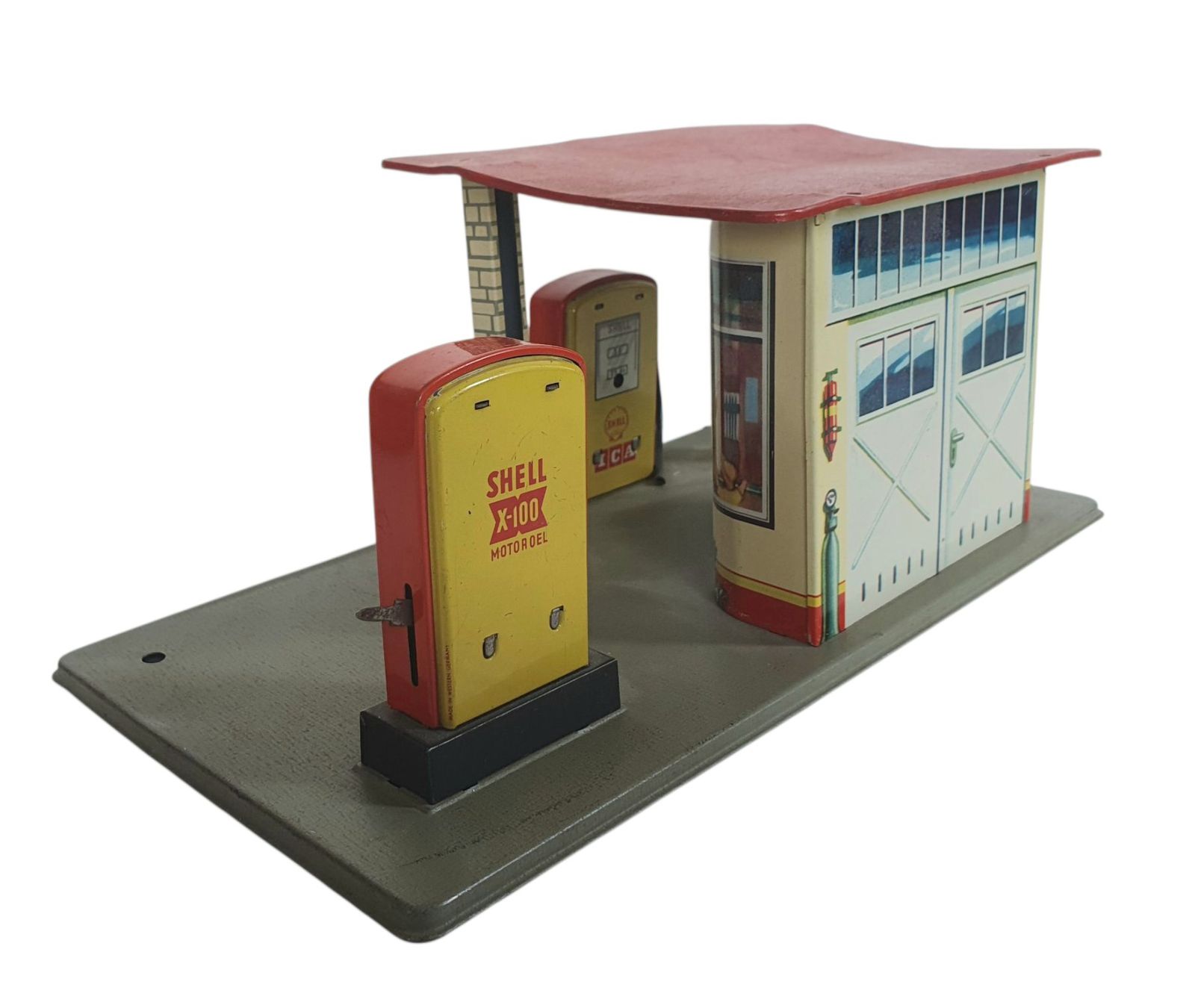 Spielzeuge: alte Blech Tankstelle – Gebraucht aus Flawil von JaguarXJSHE 3