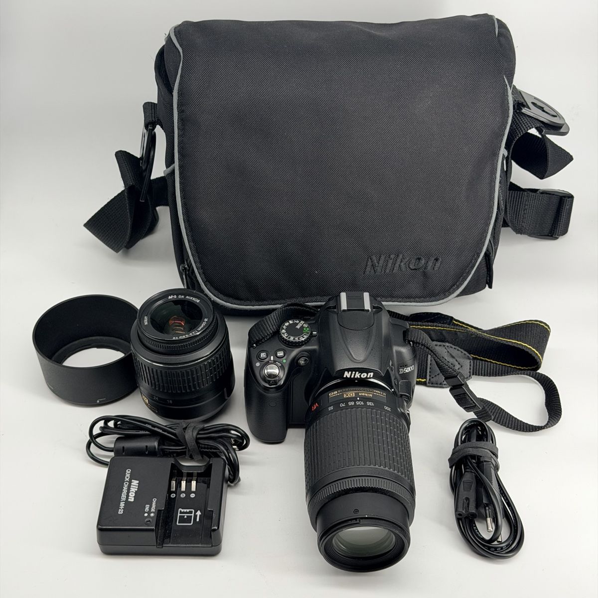 Nikon Fotocamera: Nikon D5000 + 2 objectifs VR + sac + chargeur – Usato da Vessy venduto da _Callidus_