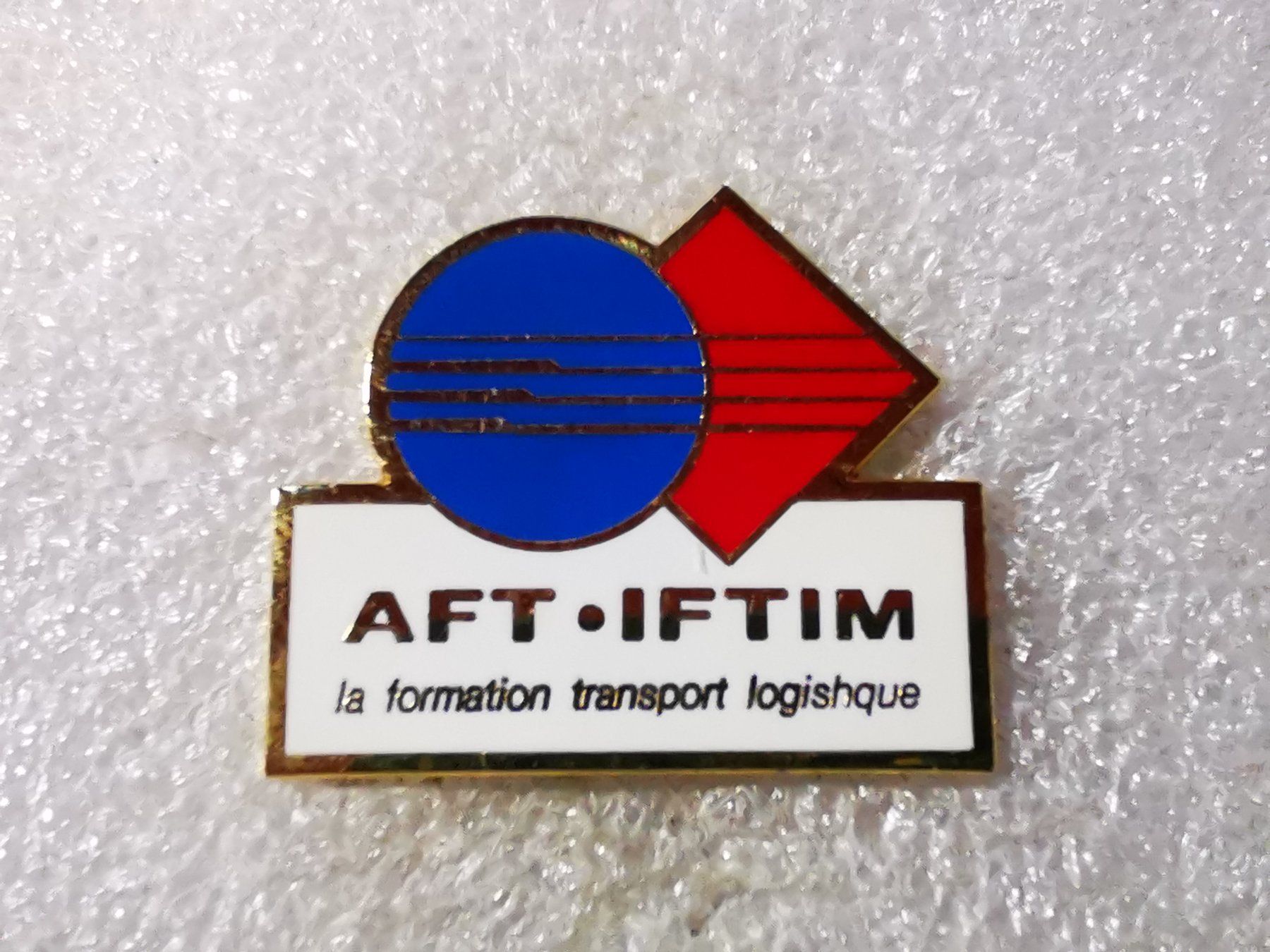 Placchette & Badge: Ansteckpin 56: AFT – Usato da Oppligen venduto da Pin-Fall-Shop