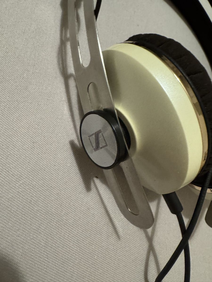 Sennheiser Cuffie: Sennheiser Momentum Kopfhörer Over-Ear – Usato da Niederbipp venduto da yar_tf6f 1