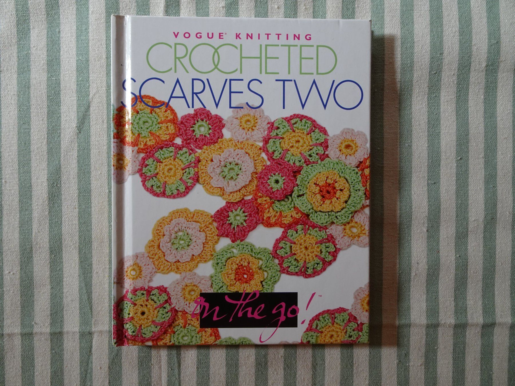 Libri: Vogue Knitting - Crocheted Scarves two - B1103 – Usato da Küssnacht am Rigi venduto da Bookslove-Divers