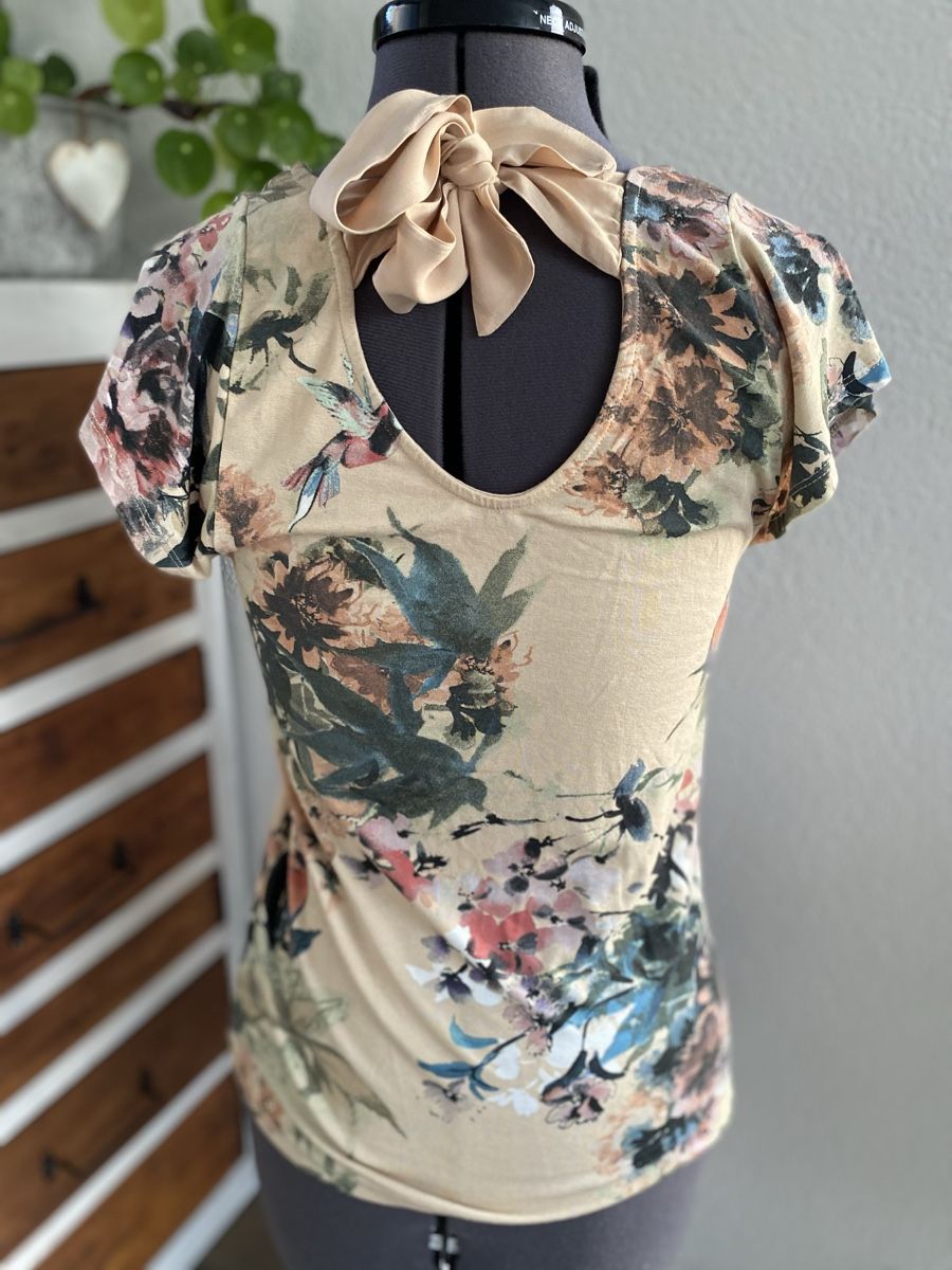 T-Shirts: T-shirt fleuri – Gebraucht aus Develier von lili_1 1