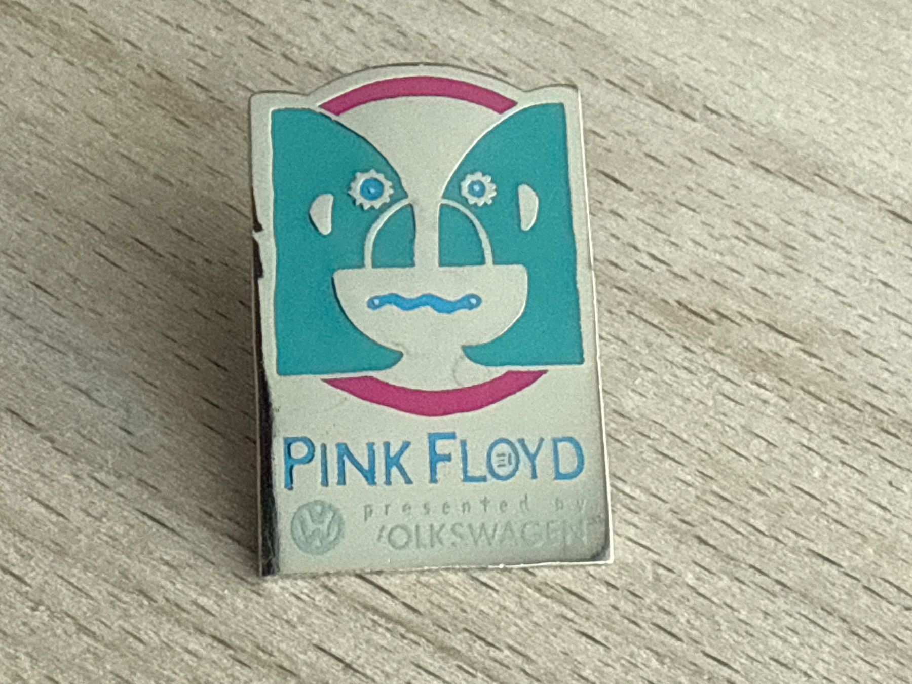 Placchette & Badge: Pin Pink Floyd Presented by Volkswagen – Usato da Glattbrugg venduto da Schweigmatt