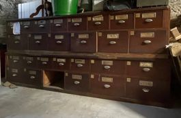 Alter Schubladenschrank