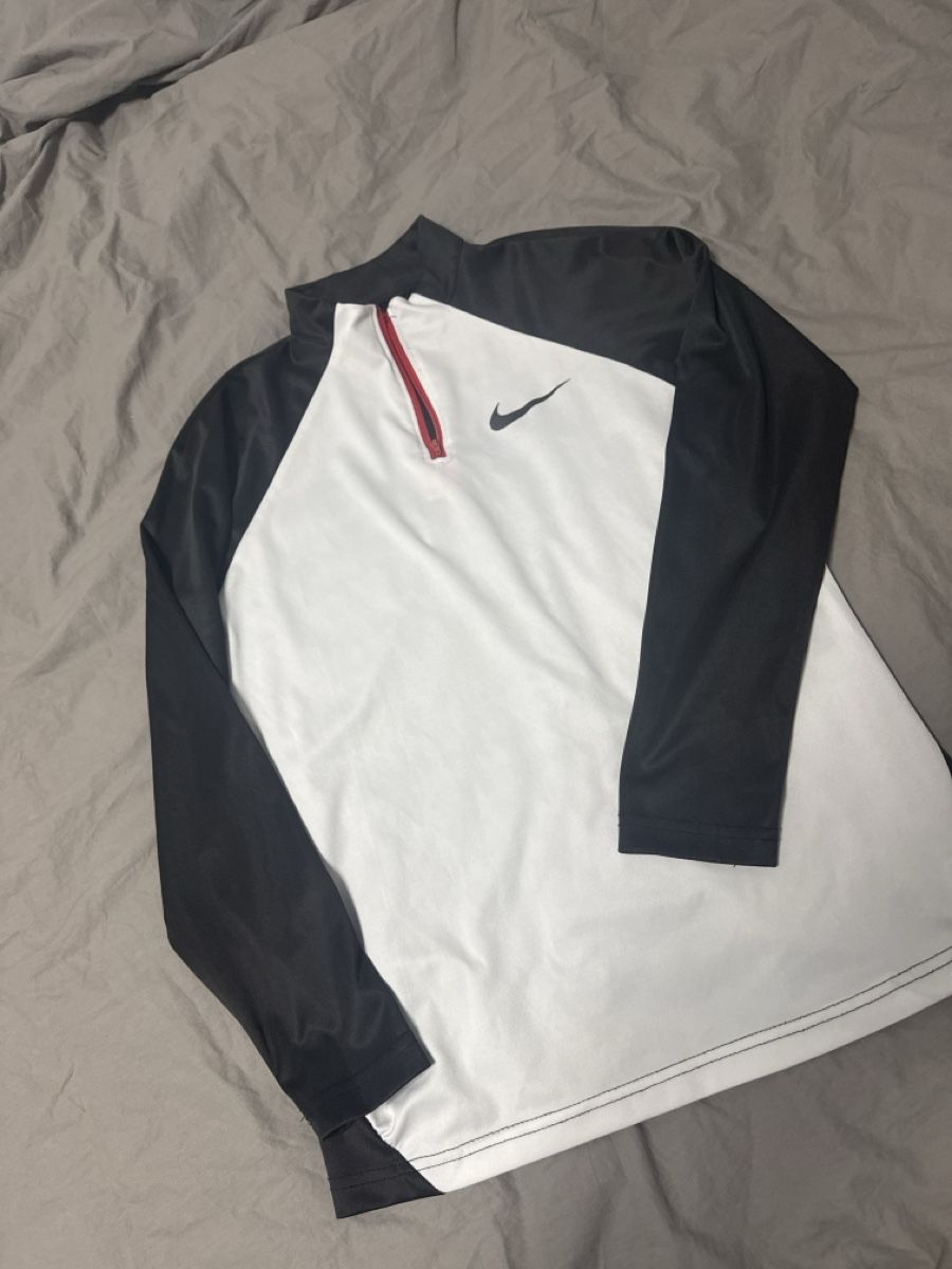 Nike T-shirts: Nike haut Édition Running  – D'occasion à Fribourg par bar_q2pw