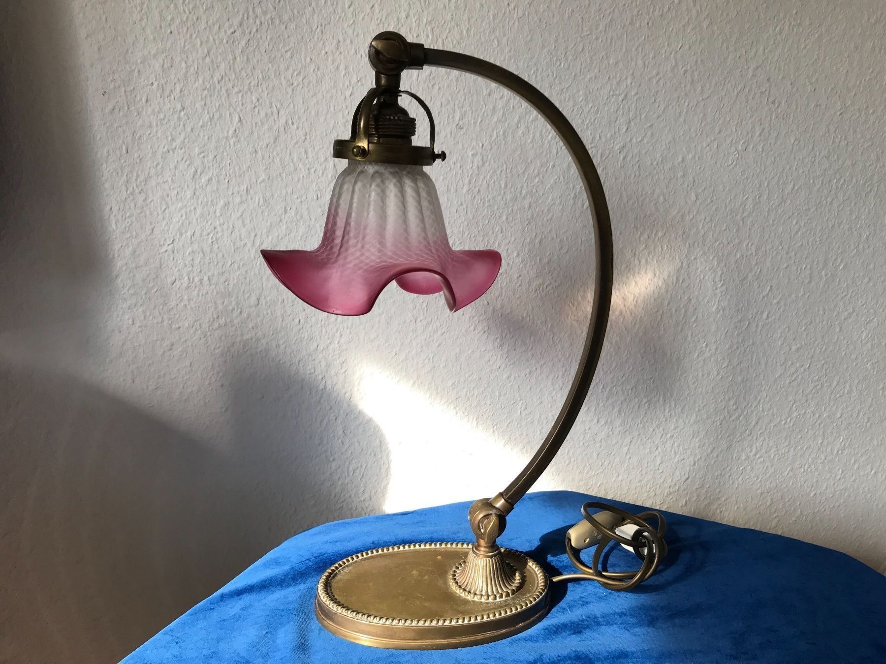 Lampen: Antik Tischlampe mit schöne Glasschirm – Gebraucht aus Zürich von Artnuvo