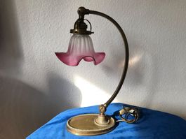 Antik Tischlampe mit schöne Glasschirm