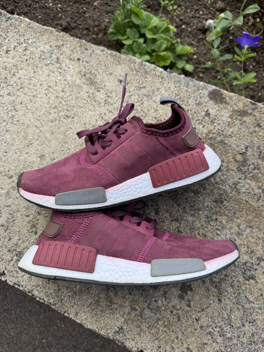 Adidas Chaussures femmes: Baskets Adidas NMD R1 bordeaux  – Neuf (Voir description) à Porrentruy par fee_24 2