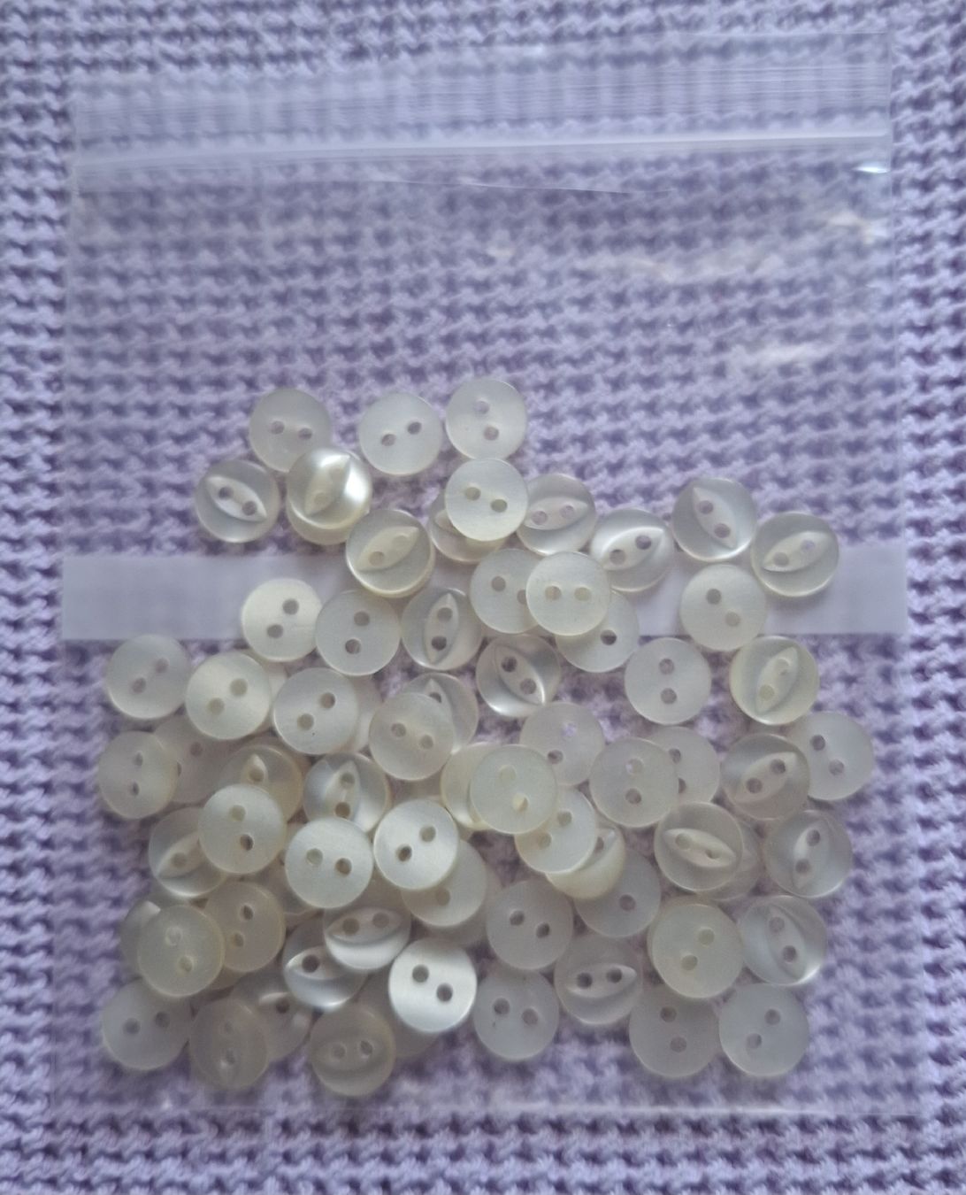 Bottoni: 1 Lot eierschalenfarbene Knöpfe, 10 mm. – Nuovo (secondo la descrizione) da Dietikon venduto da Hirschkopf 4