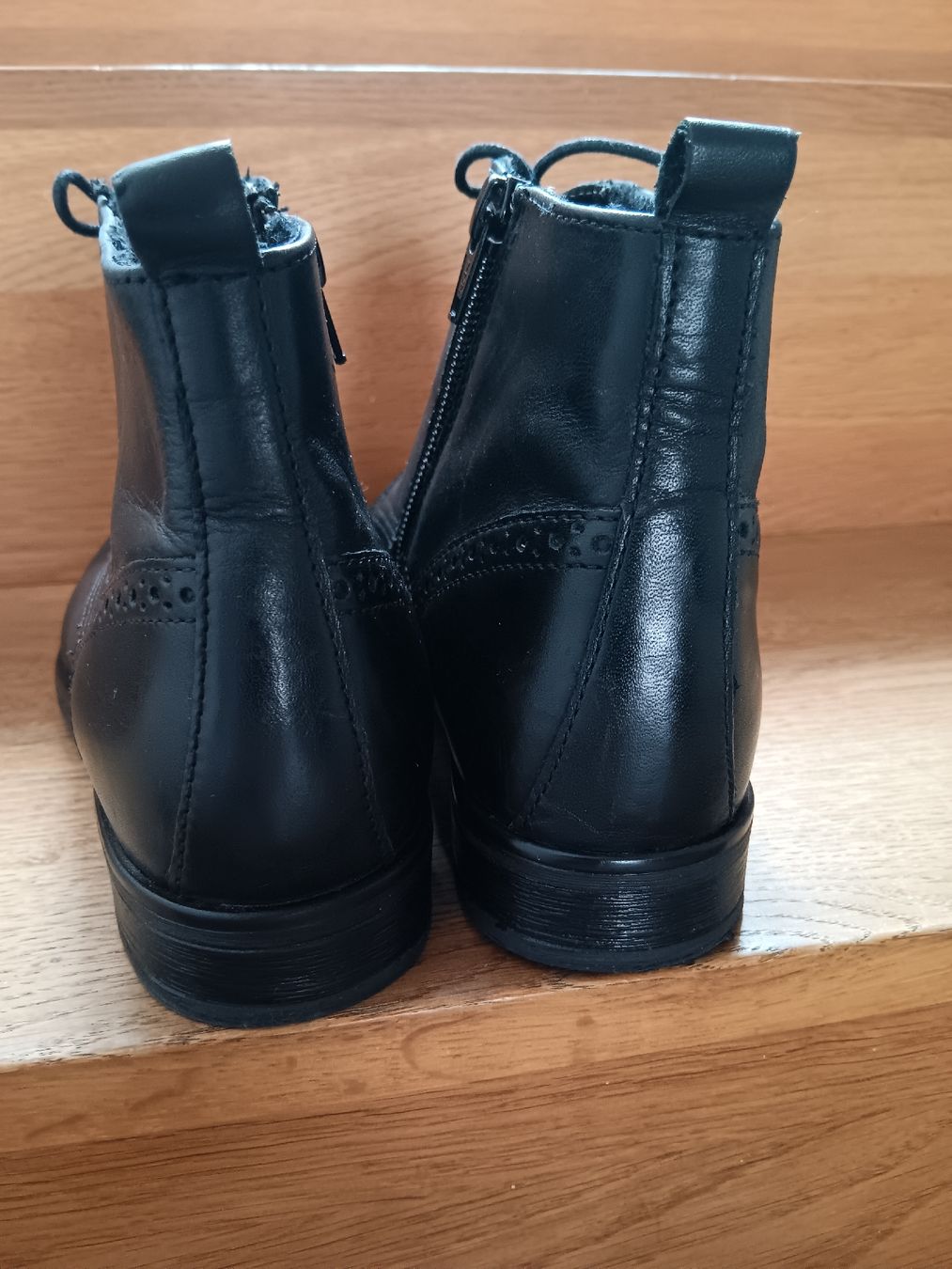 Scarpe da donna: Schwarze Lederstiefeletten, Gr. 38 – Usato da Sempach venduto da benzi70 5