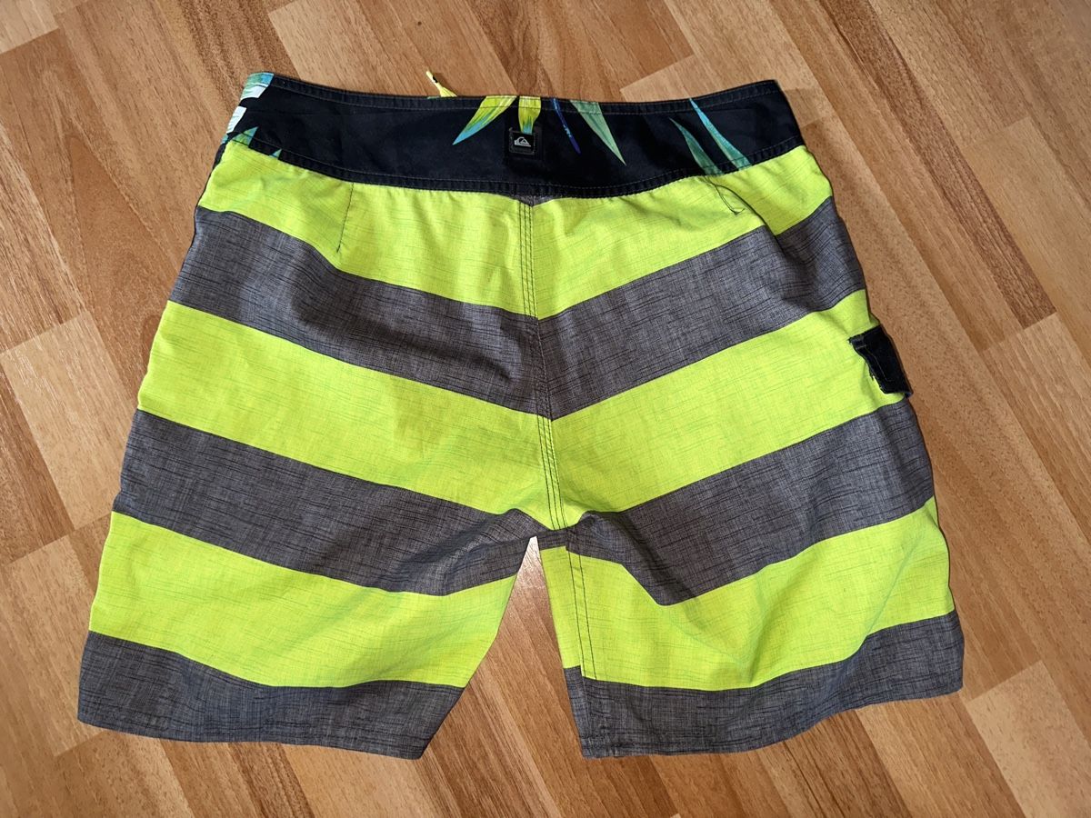 Quiksilver Pantaloni: Quiksilver Shorts Gr. 28 einfache Bundweite 37cm – Usato da Wald AR venduto da sar_x867 1