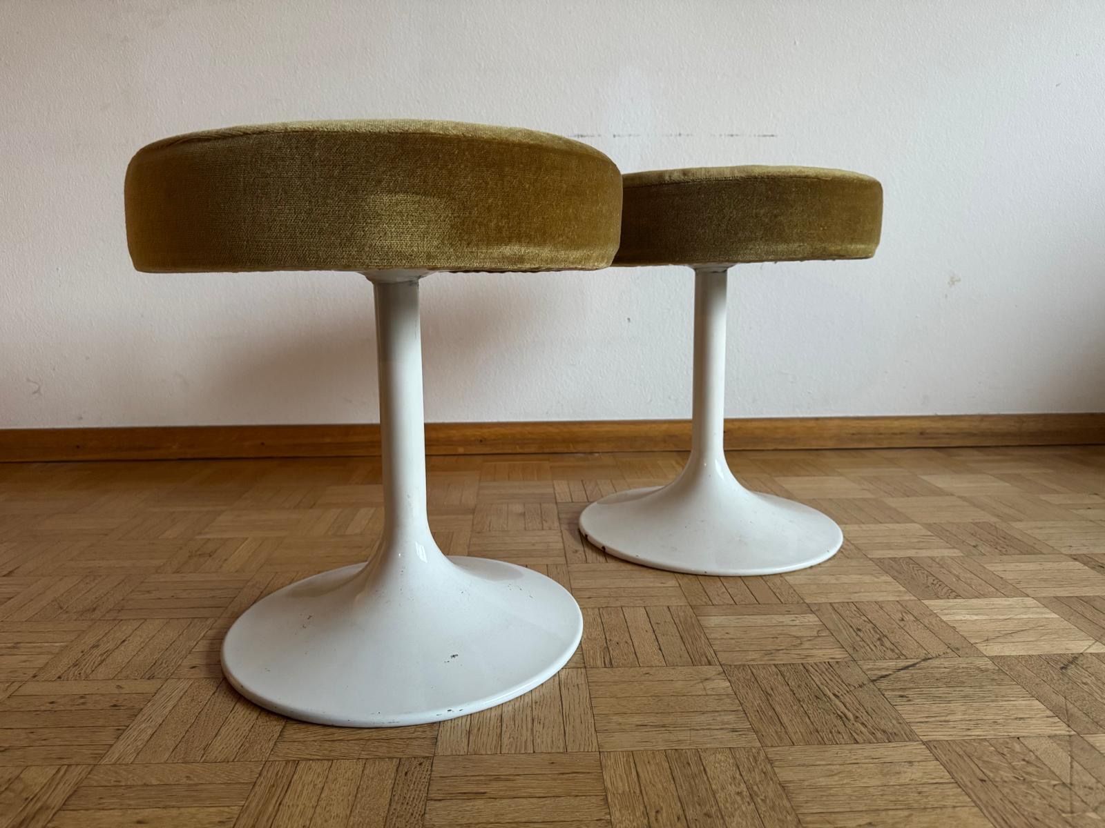 Sgabelli: Hocker tulip – Usato da Zürich venduto da omni64 1