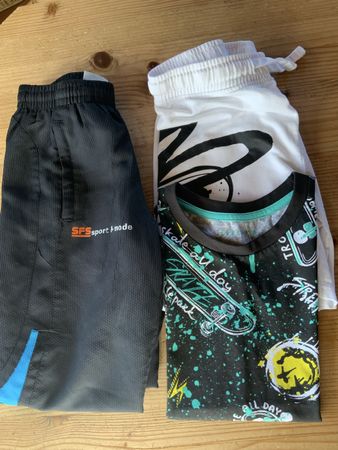 Sommer Set: Skate Shirt, Shorts, Trainingshose, Gr. 116