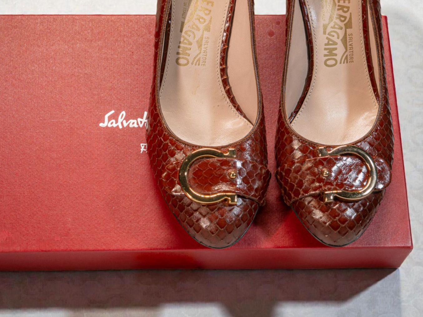 Salvatore Ferragamo Chaussures femmes: NEUE Salvatore Ferragamo  Gr.- 37 ½  Python-Pumps – Neuf avec emballage d'origine à Zürich par aa1_f58r 3