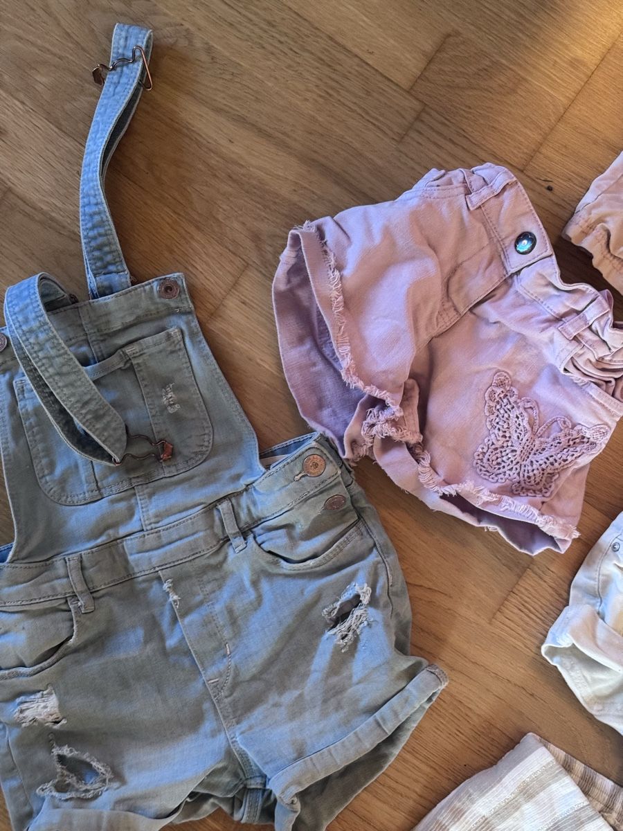 Pantaloni: 5 Mädchen Shorts 122/128 – Usato da Wädenswil venduto da dorodi 2